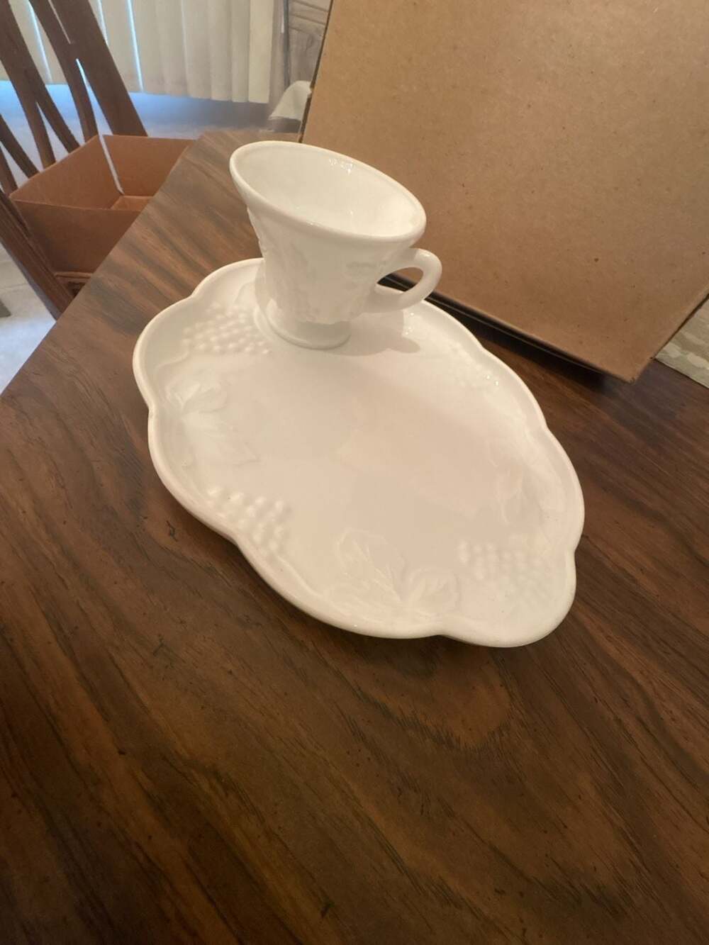 Colony Harvest Milk Glass Snack Set White Grape Vine
